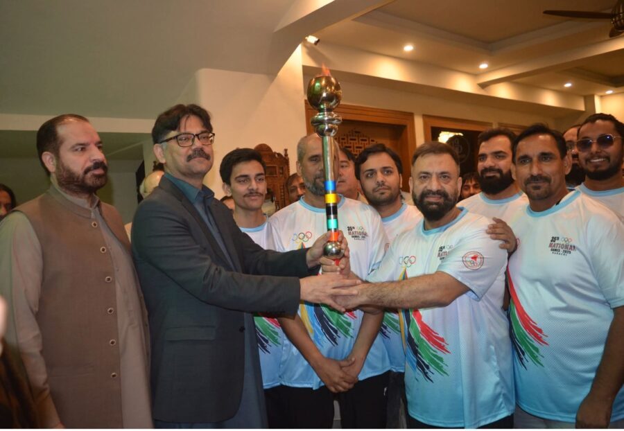 35نیشنل گیمز ولمپک ٹارچ کراچی سے پشاور پہنچ گئی